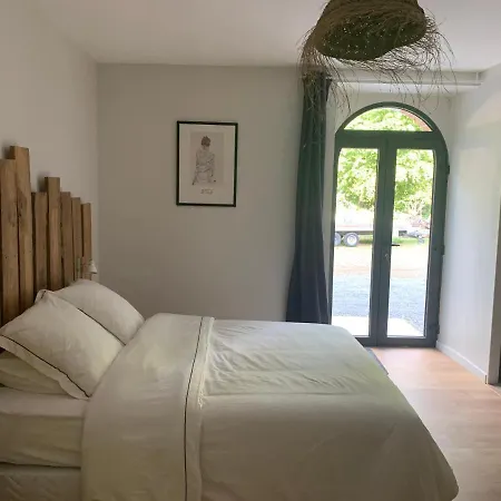 לינה וארוחת בוקר D'hotes De La Pilatiere